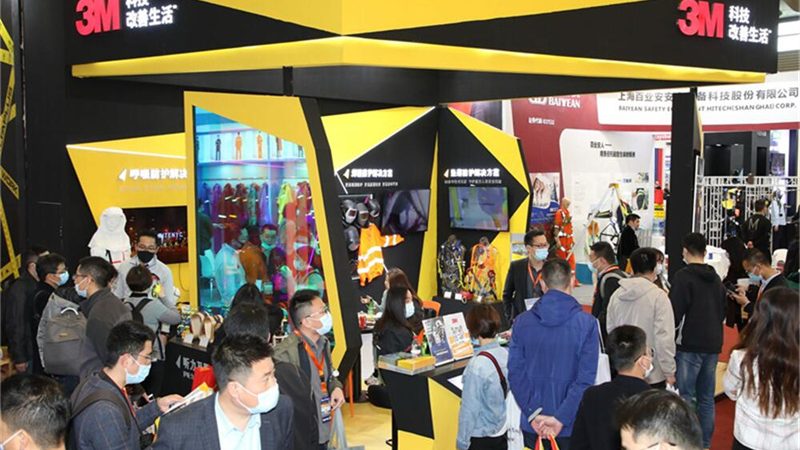 科技展厅作为展示科技产品和企业形象的重要场所，其设计需注重以下几个方面：